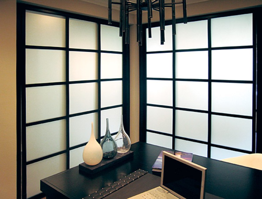 Угловая перегородка в японском стиле с матовым стеклом Темиртау